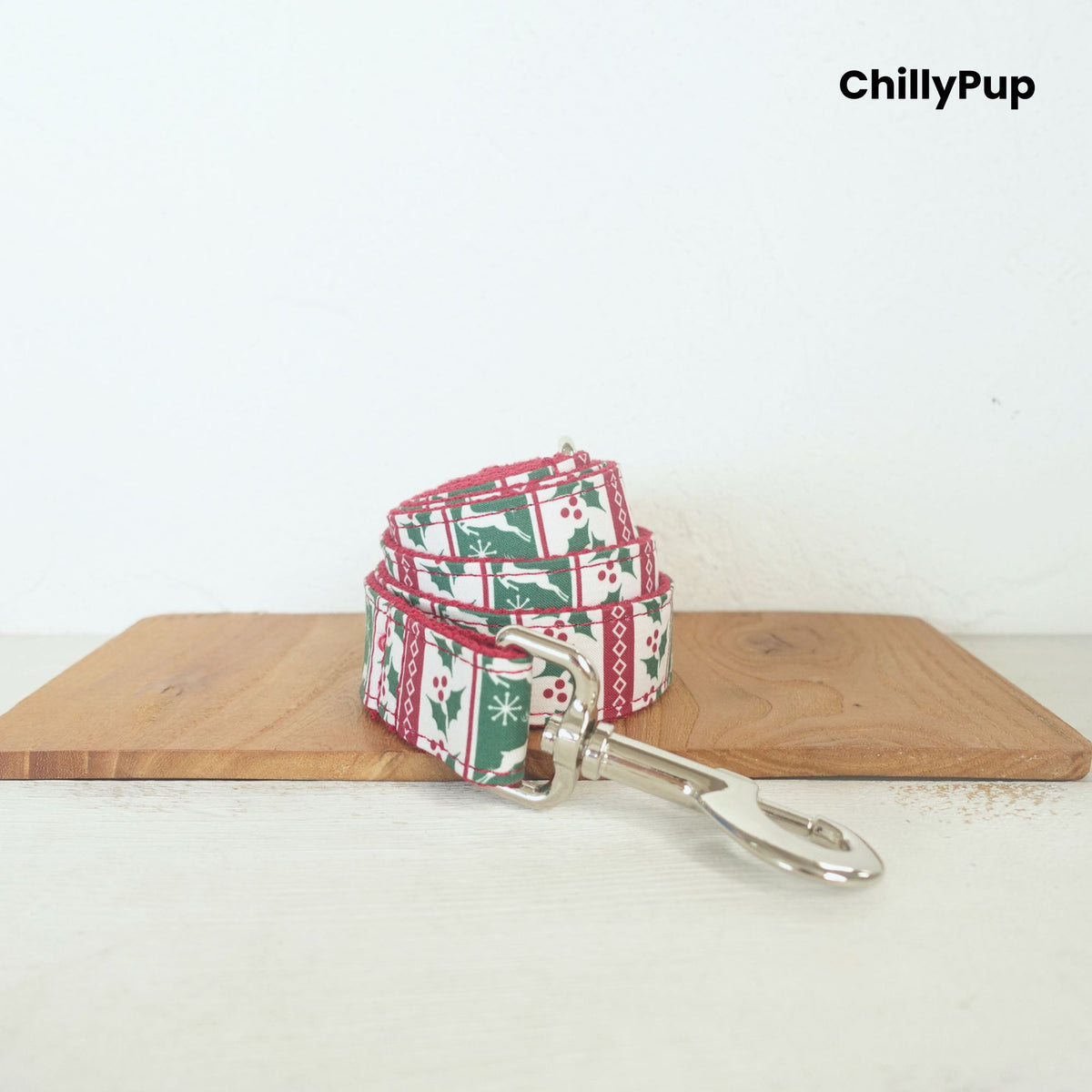 Dog lead with festive pattern on a white background, branded 'ChillyPup'.